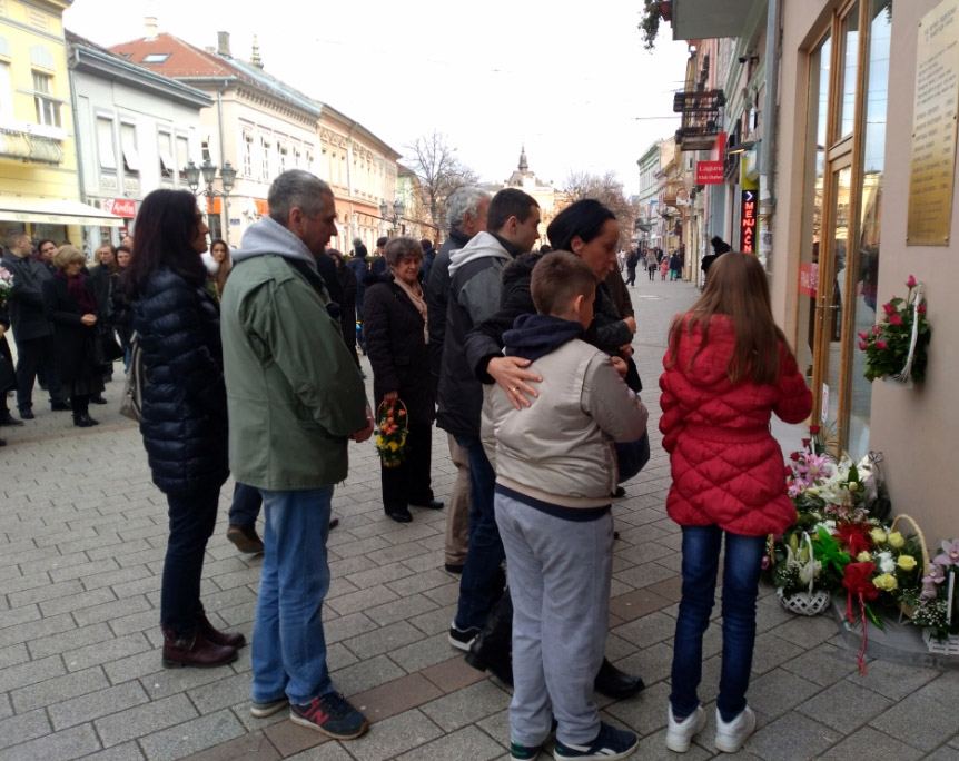 ПОМЕН ПОГИНУЛИМА У КАФЕУ ЛАУНЏ: Деценија од прекинуте младости